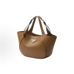 PRADA Enamel metal triangular logo magnetic closed Tote bag, Tote bag, shopping bag, handbag, medium-sized women\'s style, camel color